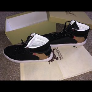 Burberry Shoes.